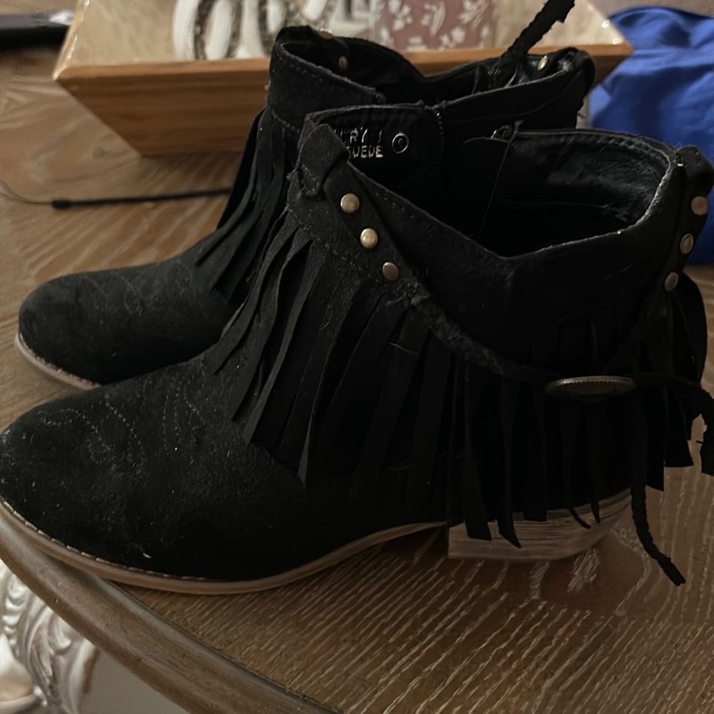 Black ankle boots with fringe